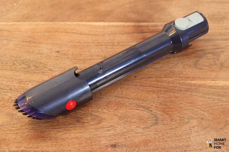 Аксессуары Dyson Gen 5 Detect: щелевая насадка в трубе пылесоса